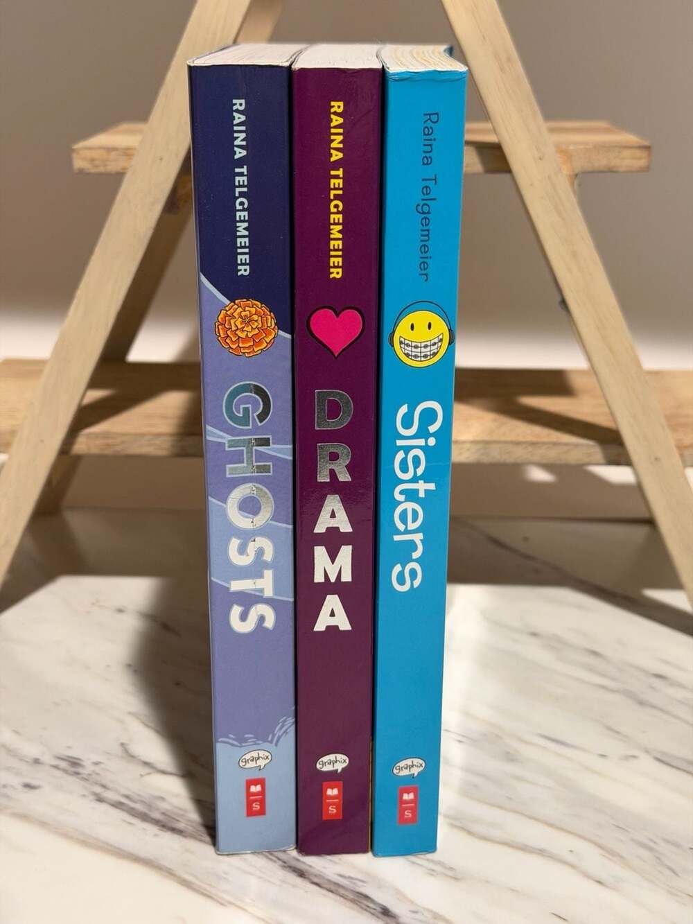 Raina Telgemeier 3-Book Graphic Novel: Ghosts, Drama, Sisters (Paperback)